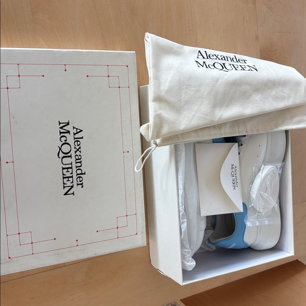 Alexander McQueen White leather Sneakers with Blue Laces - Picture 8 of 8